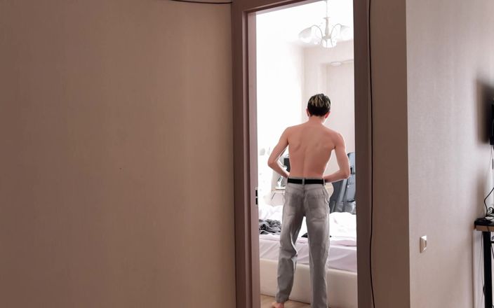 Ethan Lestray: Twink arkadaşını duşta yıkarken gizlice filme alıyor, cezalandırıldı, derin gırtlağına...
