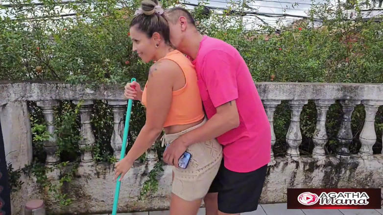 Agatha Mama: Agatha Mama: Hizmetçi olarak ilk günüm ve şimdiden bir kanepe testi...