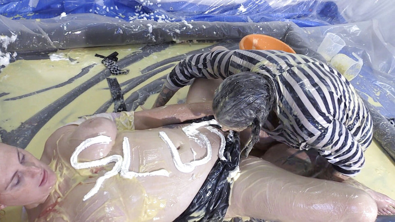 Gunked up girls: दोषी Tallulah को स्पोशिंग सजा मिलती है