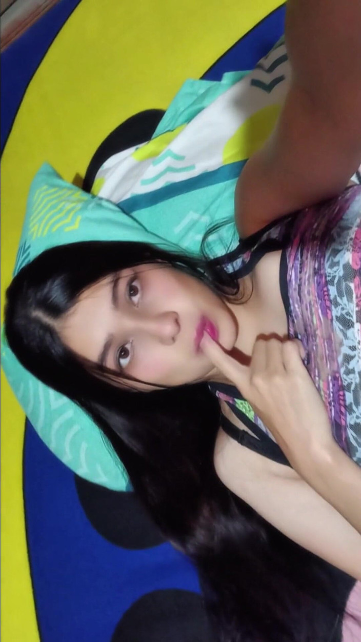 Yuli and tony: मेरी सौतेली बहन और मैं पार्टी से घर आए और चुदाई का अंत किया