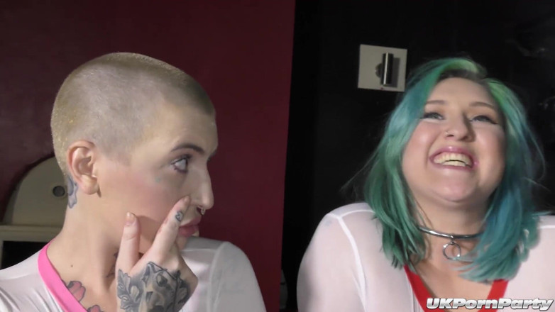 100% Amateur Gangbang and Bukkake from the UK!: Gangbang foda e tratamentos faciais para adoráveis Ruby e Pixie