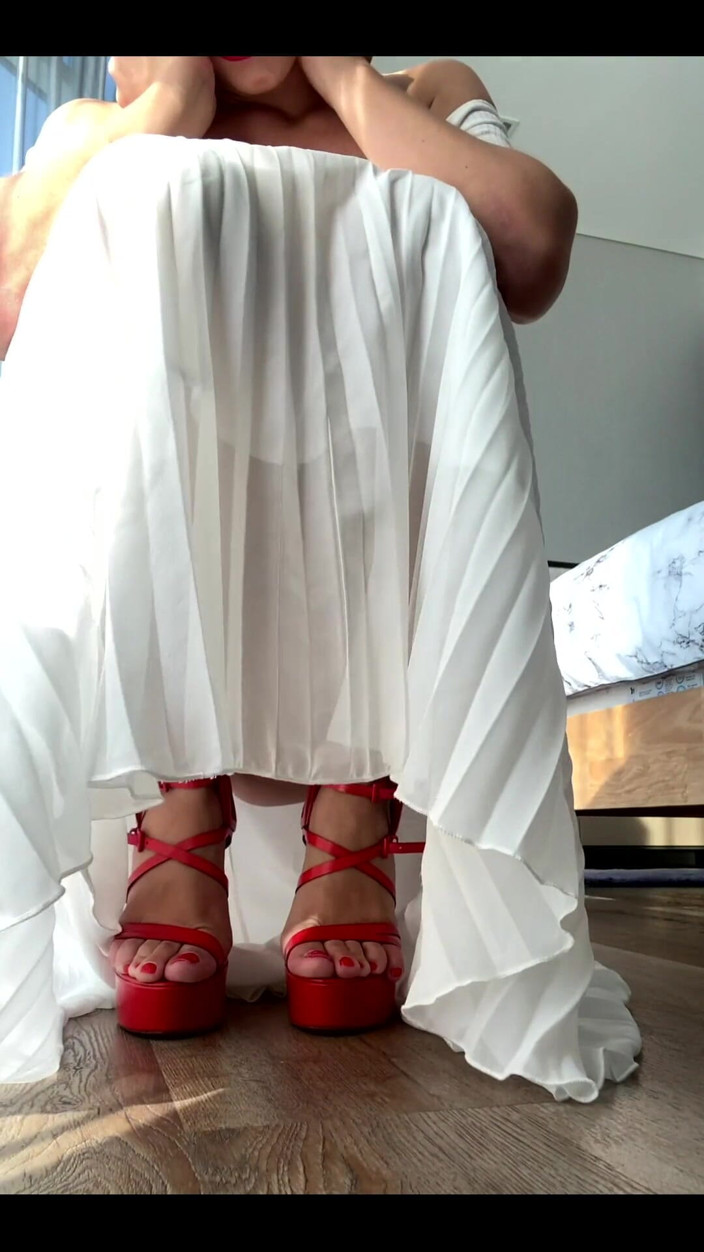 Angel The Dreamgirl: Do You Like the Skirt?