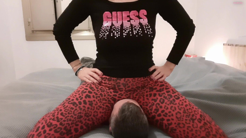 goddess82: 私のアソコの唇の下にいなきゃダメだ!(4K解像度)ハイビジョン!