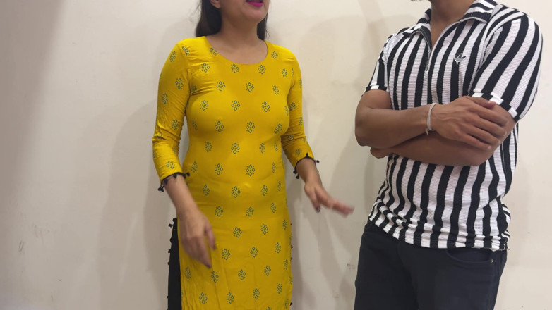 Hornycouple149: Cylinder De Do Bhaiya Pls- Indian Neighbour's Hot Wife Fucked...