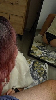Blowjob berakhir dengan pancutan muka