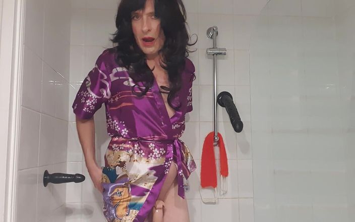 SissyVanessaslut: 在浴室里玩耍