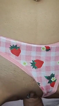 Îi cere să o impregneze și să o umple cu spermă, geme și țipă delicios