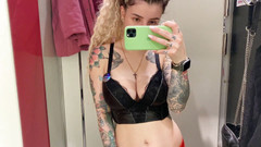 Barbietatoo1: Jak podoba ci się mój strój? Stoję w przymierzalni