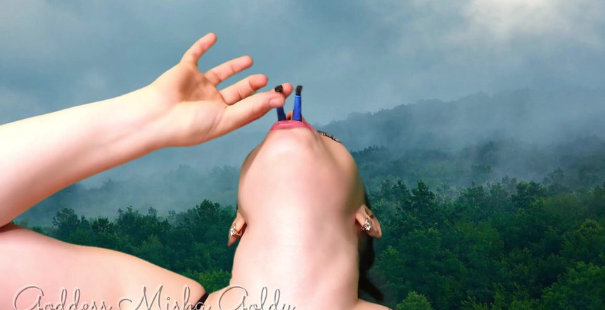 Goddess Misha Goldy: Giganta poderosa y sexy tiene hambre, y hoy un pequeño...