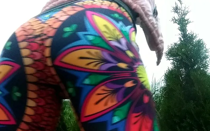 LizAngel: My ass is dancing