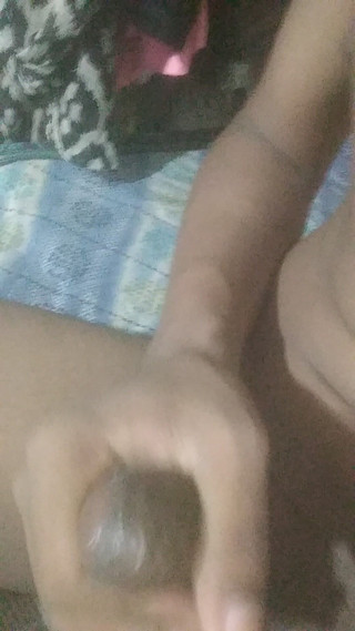 Look to me: Hetero chlap masturbuje s velkým černým nástrojem