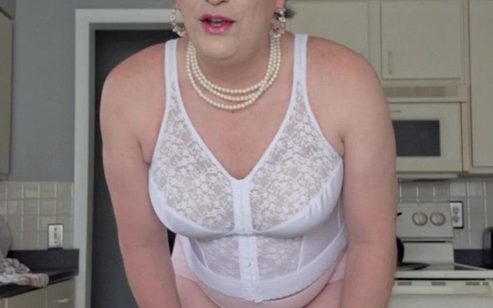 Victoria Lecherri: Nine travesti genç erkek avcısı Vicki'nin birkaç ateşli genç erkeğe...