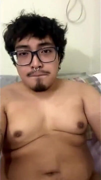 Knubbig 23-årig Filippinsk Pojke Går Live På Cam2cam Med Pappa Smutsiga Samtal