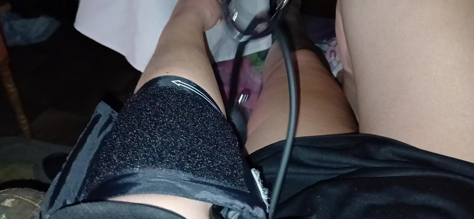 Lesbian-illusion: Aku menelepon dokter ke rumahku, yang menyembuhkanku dengan jilat memek