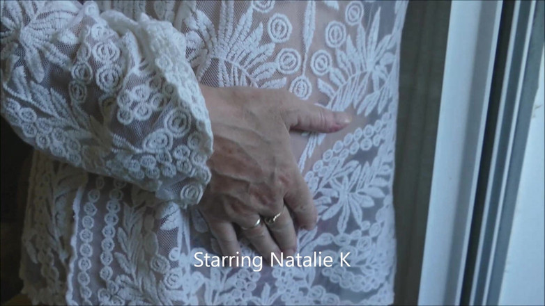 Natalie K: Masturbazione, Ditalino, Succhia Dildo E Docce Nude Questo Halloween 25 Sborra...