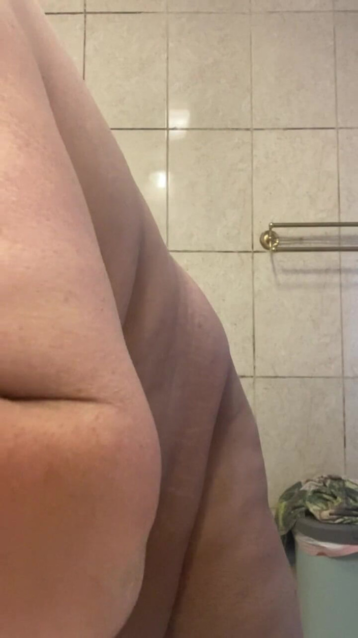 Chubbytits16: 谁想要玩我的小鸡巴和大奶子