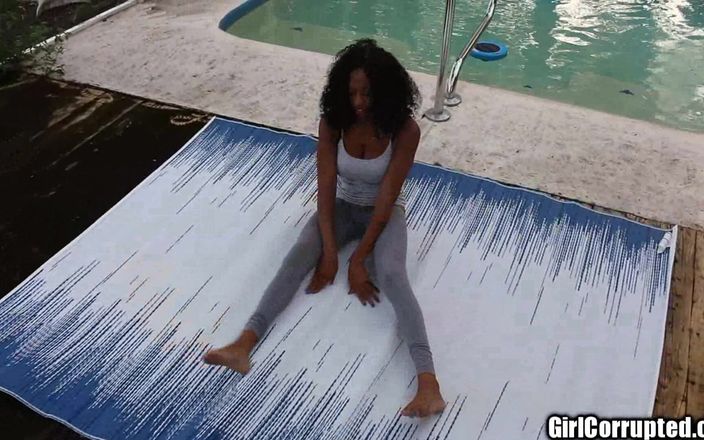 Girl Corrupted: Heiße schwarze titten ivy excersize nackt auf dreckigem, schmutziges d-deck!