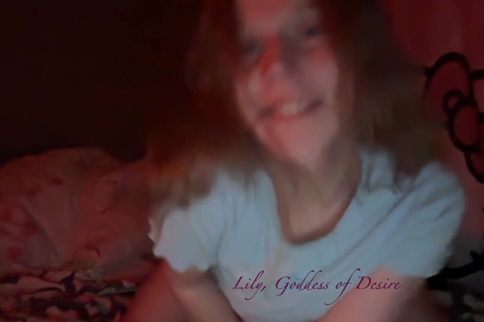 Lily, Goddess of Desire: 网络摄像头上的性感女孩诱惑