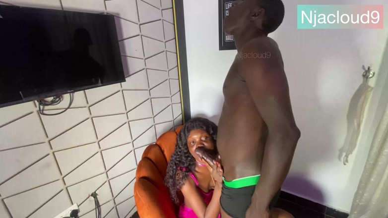 Nja cloud: Pembe iç çamaşırlı seksi bayan yarağımı sertçe sikiyor