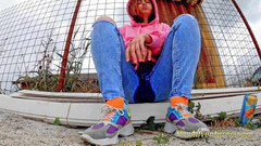 Pee Adventures: 放尿トラフ彼女のタイトなブルージーンズ屋外