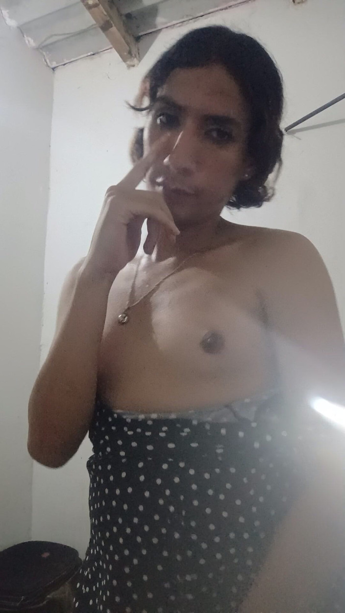 Femboy from Colombia: 越来越大的乳房