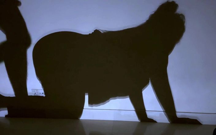 Aria Mia: ホットな継母は私が手コキを射精するのを助けますが、私は彼女の後背位をファックした後、私の性を制御できません - アナルデカ尻