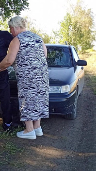 A scris public, a futut o vecină în gura ei și a umplut-o cu spermă