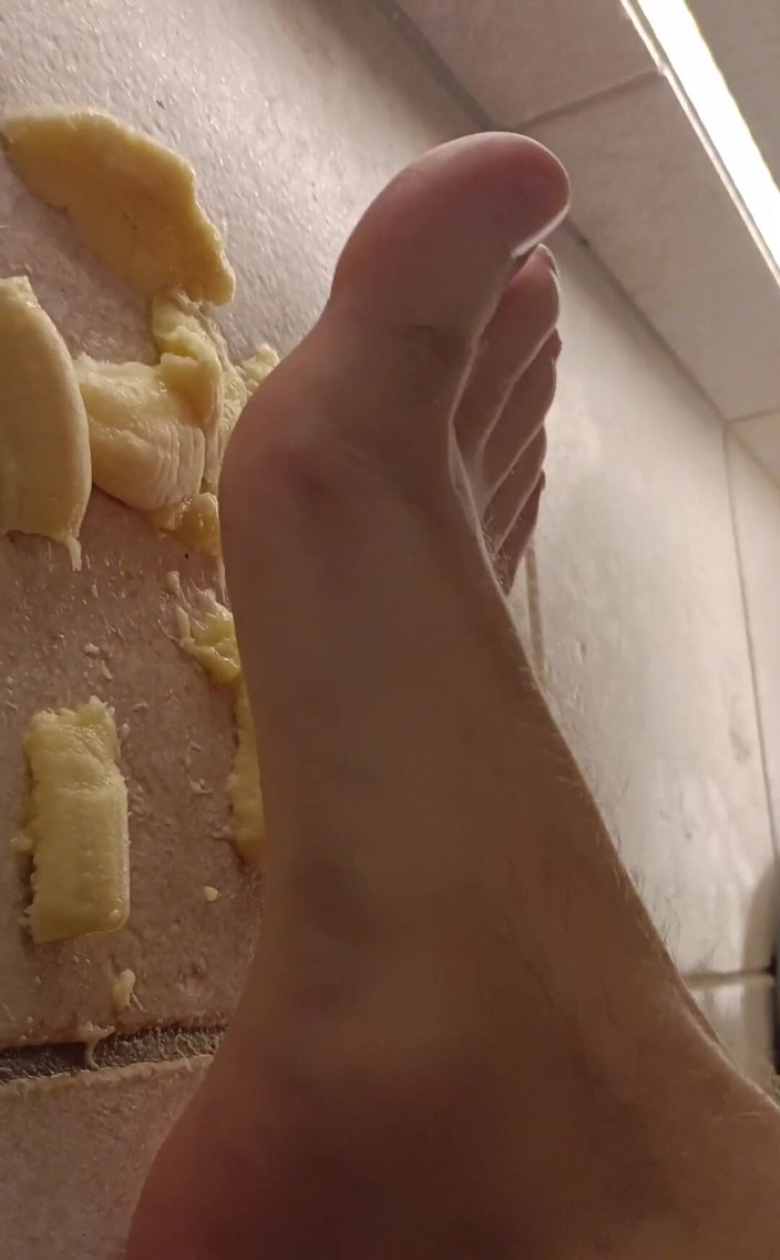 TheGoldenDom: Б'юся об заклад, ти хочеш, щоб ти, маленька свиня, був цим бананом