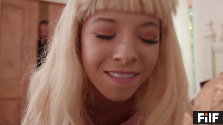 FILF - Father I'd Like To Fuck: 小柄な義理の妹Kenzie reevesは、荒い肛門性からカミングを止めることができません