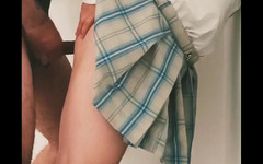 Emily-Chan: Gadis semok latina 18 tahun dientot sama orang asing di dalam...