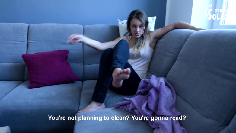 Czech Soles - foot fetish content: Pedeapsă cu picioare mirositoare pentru soțul ei - VEDERE LA PERSOANA 1