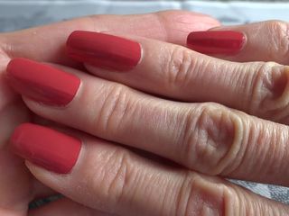 Lady Victoria Valente: लाल लंबी उंगलियों के नाखून - प्राकृतिक नाखून!