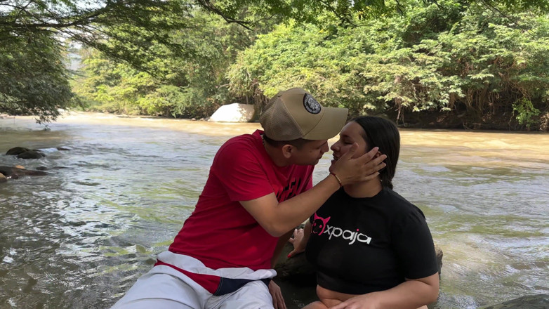Duoafroditas: J’ai une grosse baise avec un jeune homme latino inconnu...