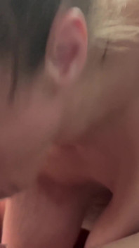 새엄마가 내 방에 갇혀 목구멍에 내 정액을 날려 버릴 때까지 내 변덕을 빨아!