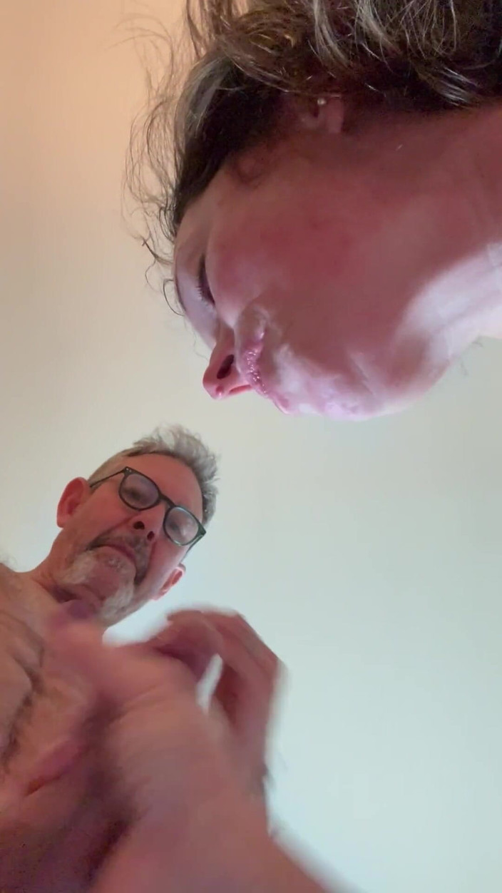 Bonewizzard69: Depravada chupando polla milf de cerca, anillo de polla y...