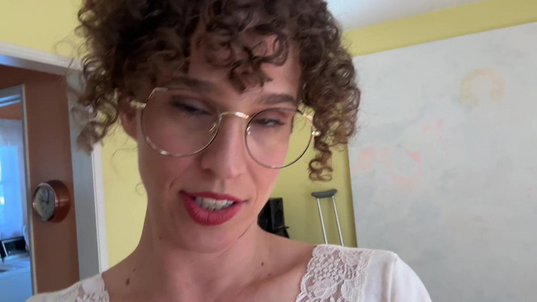 VibeWithMommy: Cachonda madrastra vlogger se folla a un chico universitario