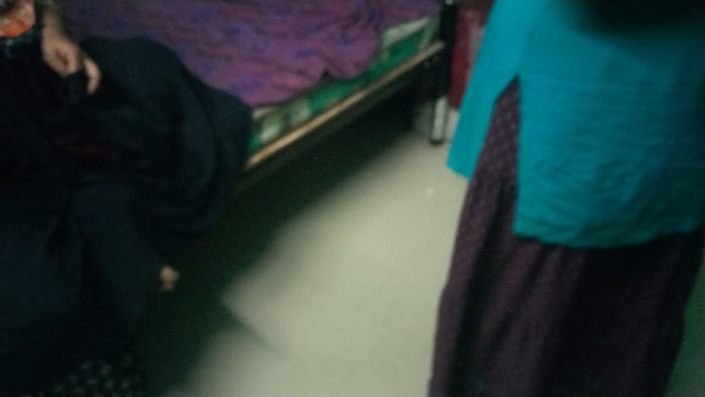 Tamil lesbian: Tres tía hablando en el dormitorio