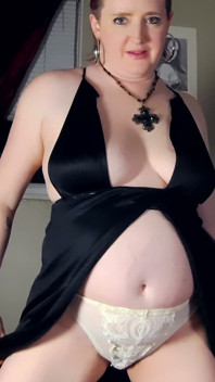 4K, une MILF à gros nichons suce une bite pour un facial énorme