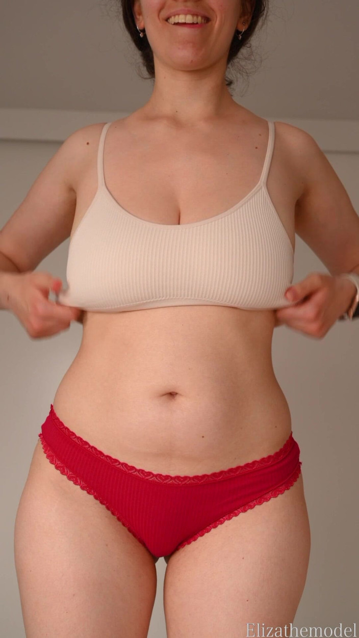 ElizaTheModel: Striptis pawg semok alami