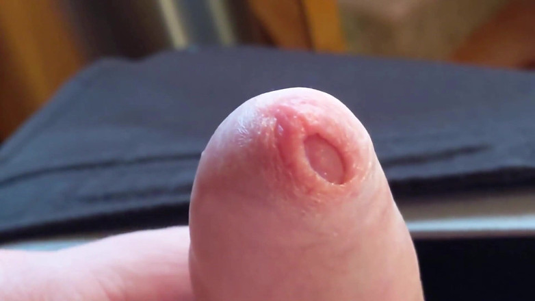 uncutcollegeguy: Colpi estremi primi piano &amp; delicatamente giocando con un cazzo piccolo...