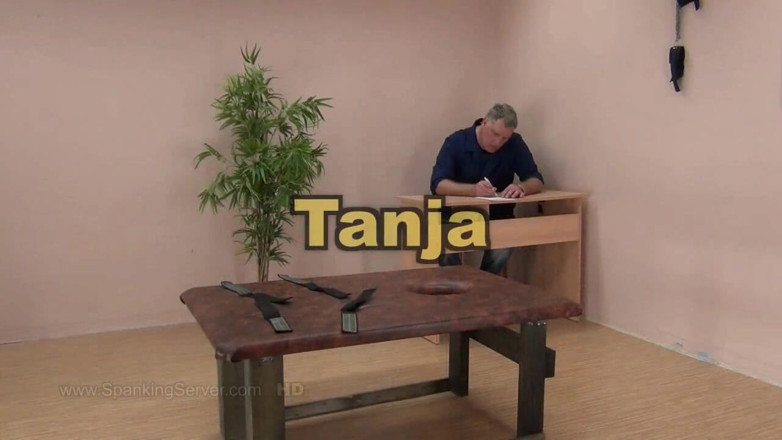 Spanking Server: Biczowanie dupka Tanja