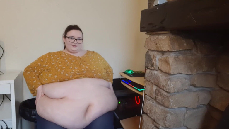 SSBBWLadyBrads: Het dikste meisje op het werk - worstelt