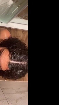 Sexo cachondo en la ducha con winterdoll trans