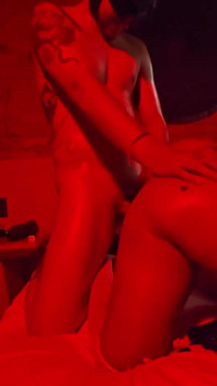Influencer Debuta a Un Dotado a Pelo, Hasta Que Se Viene Adentro De Ella - Handre POV