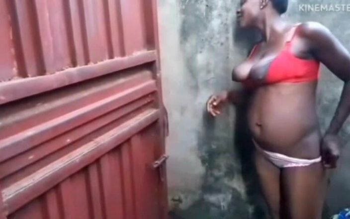 Pornsexlive: se ascunde într-un colț al casei pentru a fute soțiile altor...