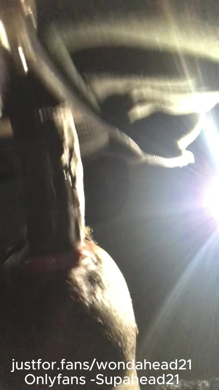 Wondahead21: 밤에 흑인 대물 자지 숭배: 위험한 공공 오럴과 목구멍 섹스