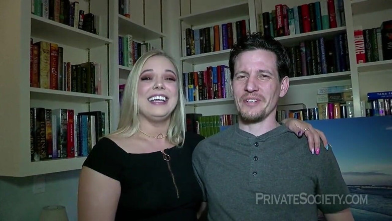 Private Society: Anal seksi tercih ediyor