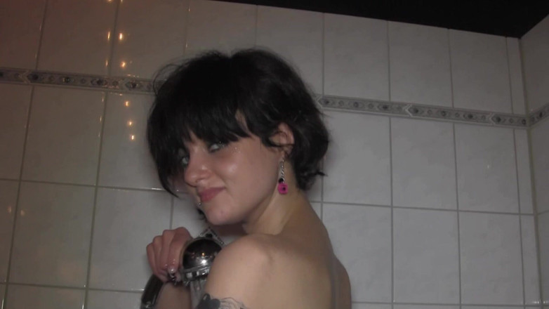 Bukkake Partys: Kompletní servis děvky! Lilly Bang