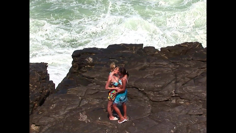 Porn4Life: 海岸上的女孩们被操