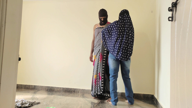 Mrbunty98: Une maîtresse indienne femdom lui fouette le cul et se...